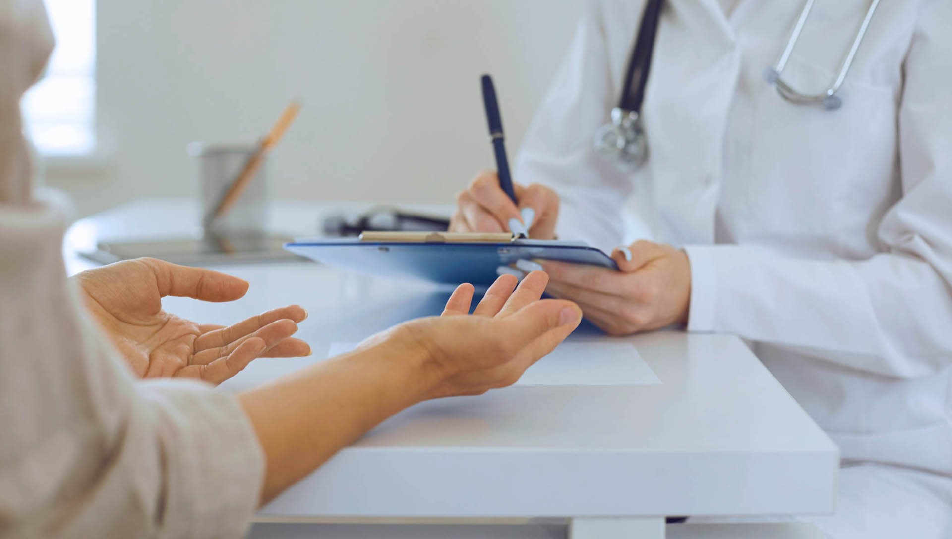 個人化健康檢查，醫師於診間了解患者健康狀況並提供諮詢